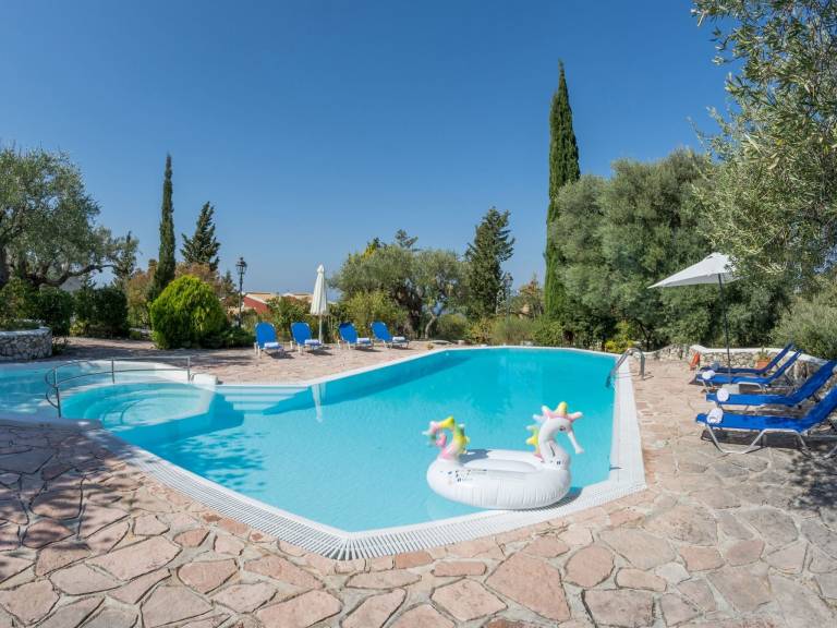 Beautiful apartment with barbeque, pool & yard | Dogs allowed in Lefkada