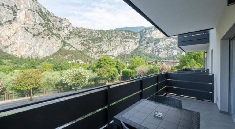 Beautiful apartment with yard & terrace | Pet-friendly — photo 3