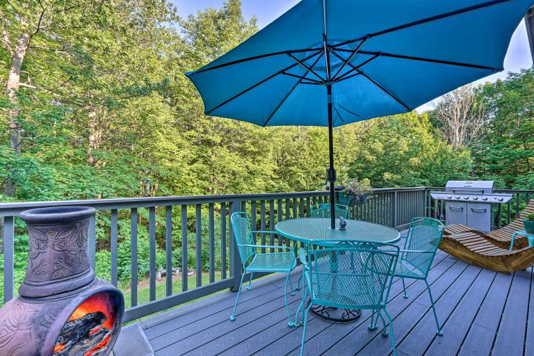 Game Room & Hot Tub: Pet-Friendly Mount Snow Gem — photo 2
