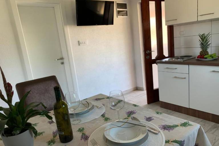 Apartment with yard in Biograd na Moru