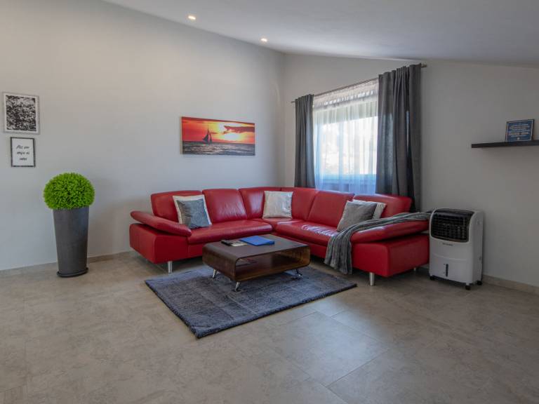 Holiday apartment with garden, pool & barbecue | Sea view — photo 3