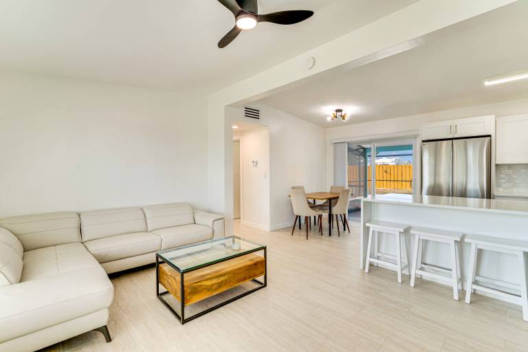 4 Mi to Beach! Sleek Getaway in Port Charlotte — photo 3
