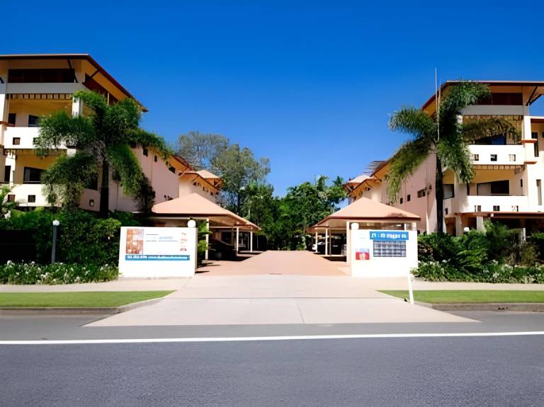 Serviced apartment  Cairns City