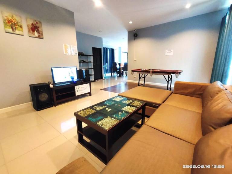Villa with barbecue & pool — photo 2