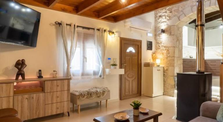 Vacation home with garden, terrace & grill in Heraklion