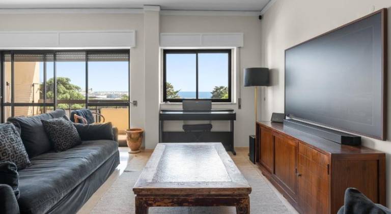 Holiday apartment with terrace & private pool | Perfect for remote work in Cascais