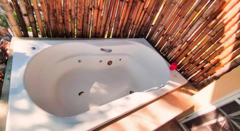 CASA LILI LUXURY VALLADOLID "Fast Wifi, Hot Water, Kitchen & TV" — photo 4