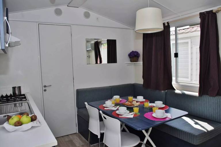 Mobile home with barbecue, yard & terrace — photo 5