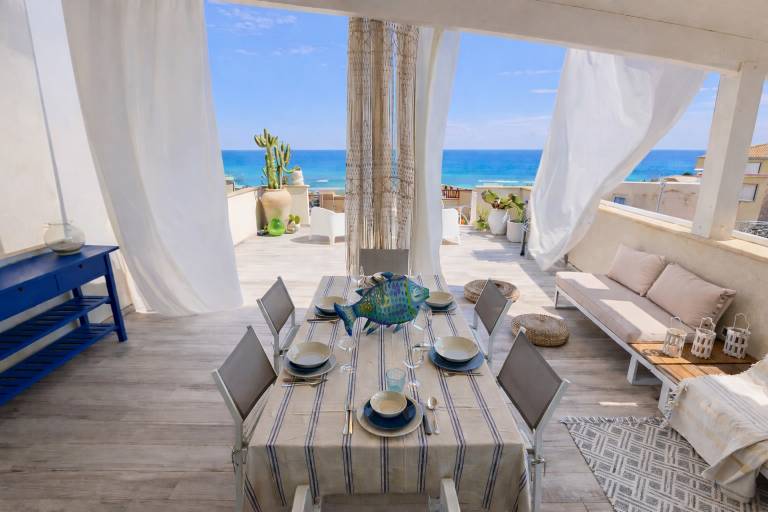 Vacation home with patio, grill & yard | Sea view — photo 2