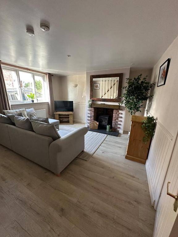 Family cottage - Alton towers Peak District, pet friendly in Stafford