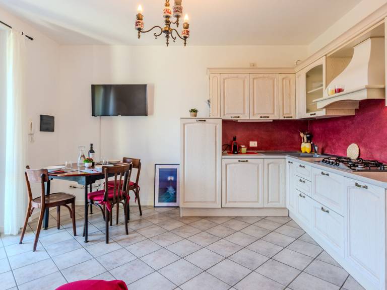 Holiday apartment with patio & yard | Close to the beach | Pets allowed — photo 4
