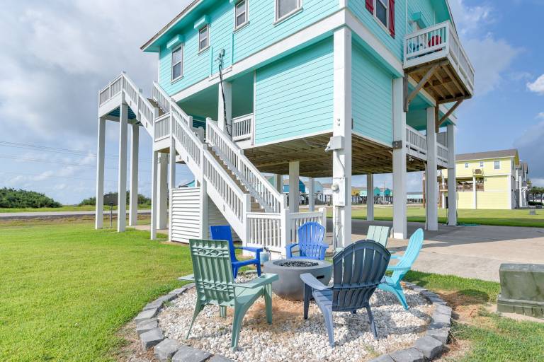Walk to Beach: Home w/ Hot Tub & Deck in Gilchrist — photo 2