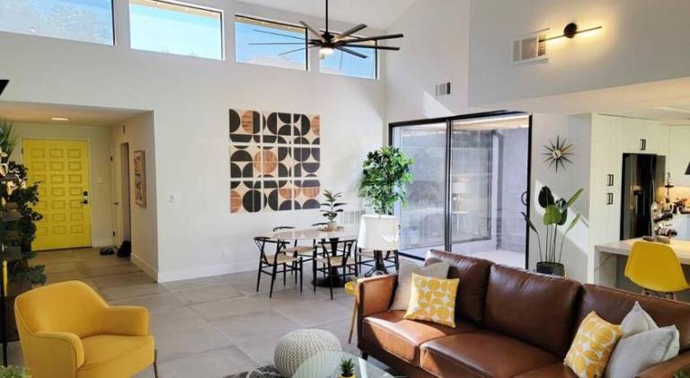 House with jacuzzi & pool in Palm Desert, CA