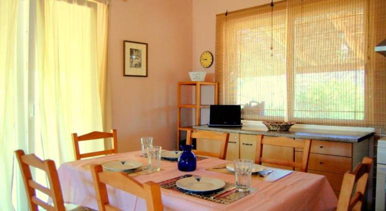 Vacation home with barbecue, yard & patio — photo 3