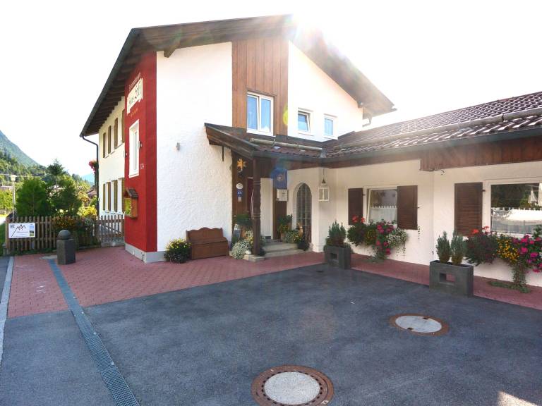 Rental apartment with hot tub & sauna in Mittenwald