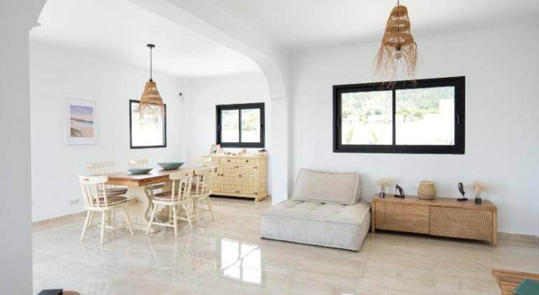 Villa with pool — photo 3