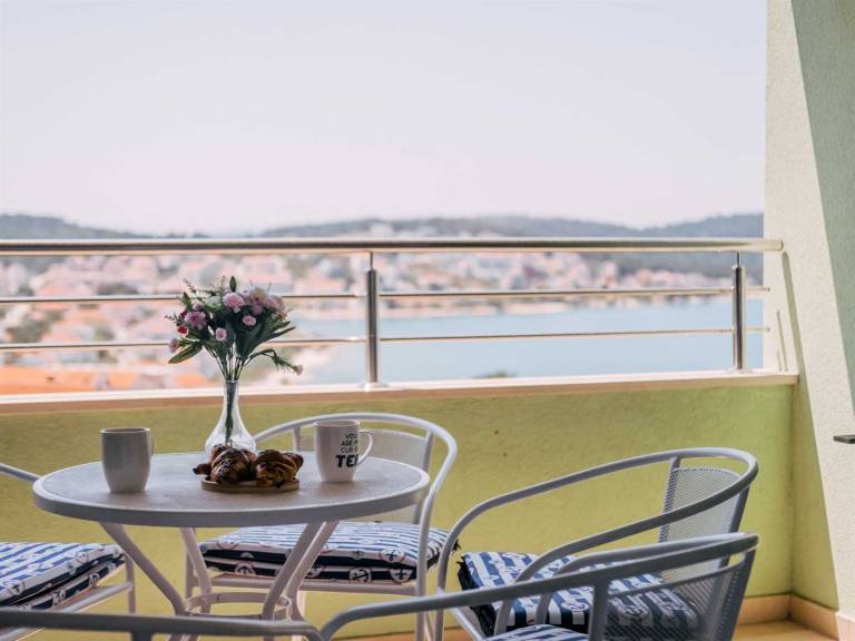 Family-friendly apartment with grill | Water view | Beach nearby | Pets allowed — photo 4