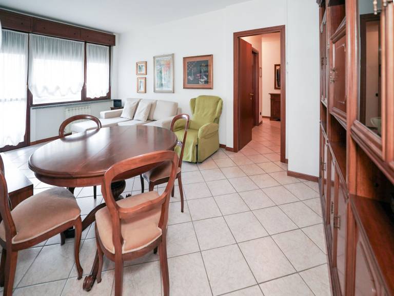 Apartment with patio — photo 4
