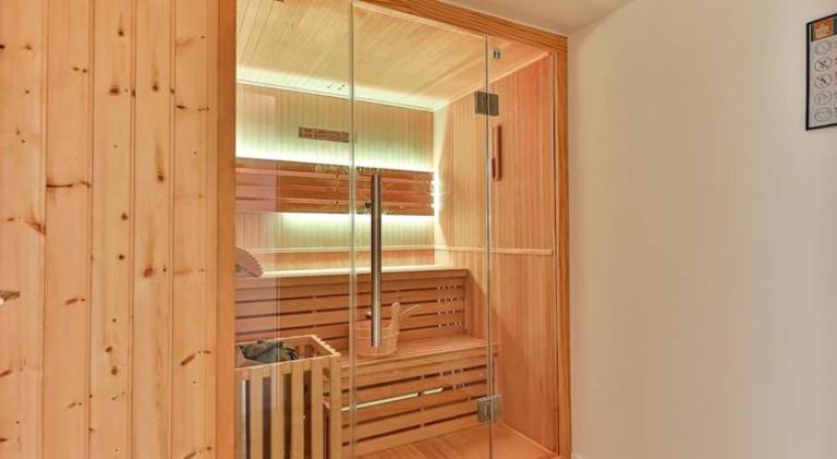 Beautiful vacation home with jacuzzi & sauna | Dogs allowed — photo 5