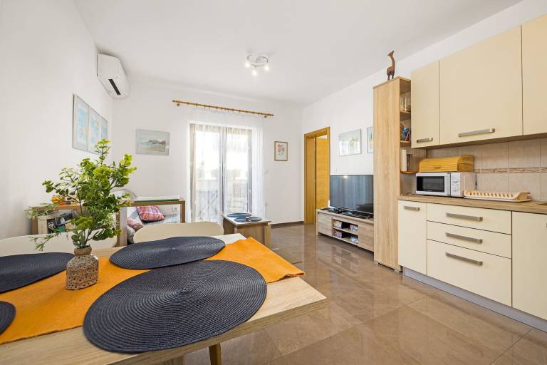 Fully equipped apartment with terrace | Pets are welcome — photo 2