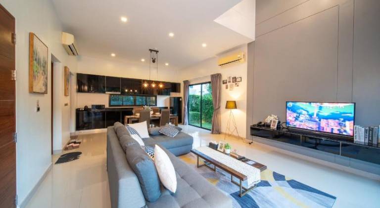 Holiday apartment with pool, terrace & yard | Good for workation — photo 2