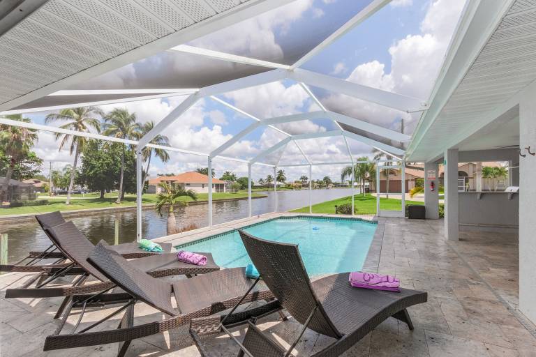 Luxury Villa on Freshwater Lake with Kayaks and Heated Pool - Villa Mohave Lake - Roelens Vacations — photo 4