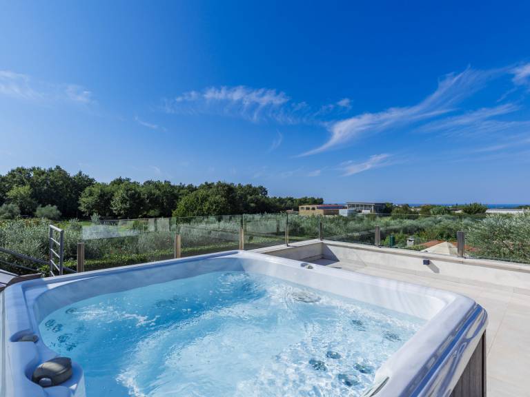 Fully equipped ample house with grill, sauna & patio | Pet-friendly — photo 2