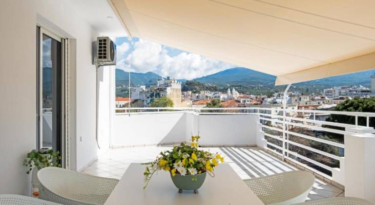 Holiday apartment with patio — photo 4
