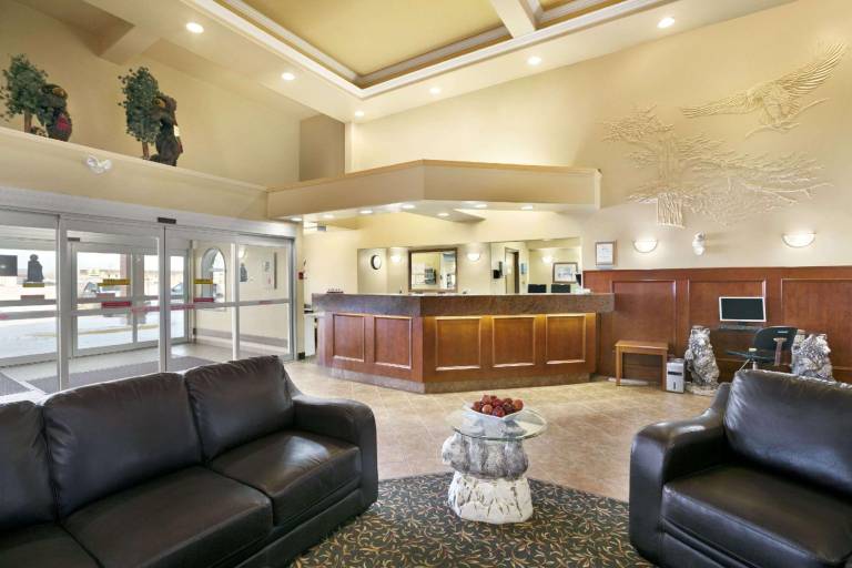Super 8 By Wyndham High Level Ab — photo 3