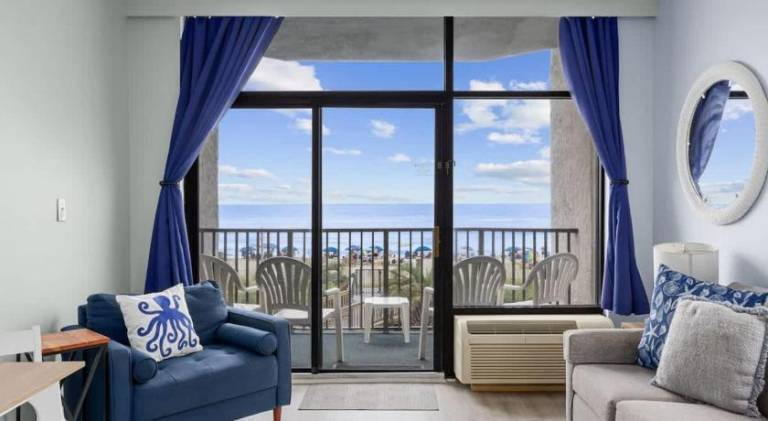 Vacation home with pool | Next to the beach | Pets allowed in Myrtle Beach, SC