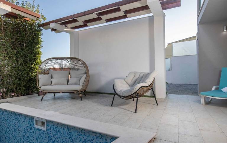 Spacious 4-BR Villa Getaway with heated pool for 12-15 guests — photo 5