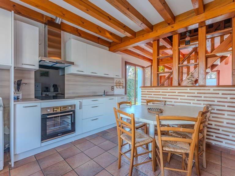 Vacation home with yard & barbeque — photo 4