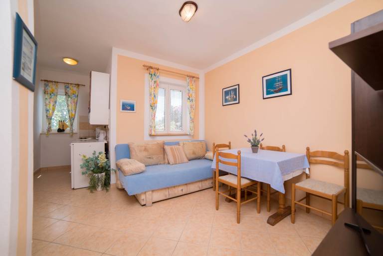 One bedroom apartment near beach Barbat, Rab (A-4967-a) — photo 2
