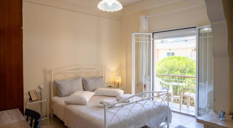 Holiday apartment with yard & terrace | Perfect for remote work in Lesvos