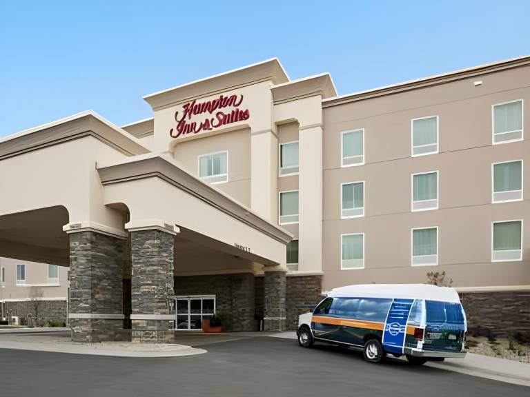 Hampton Inn & Suites Minot Airport in Minot, ND
