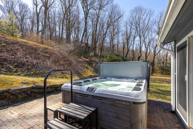 Hearthstone- AppSki Mtn home with it all: Hot tub, game room, fire pit, pets! — photo 2