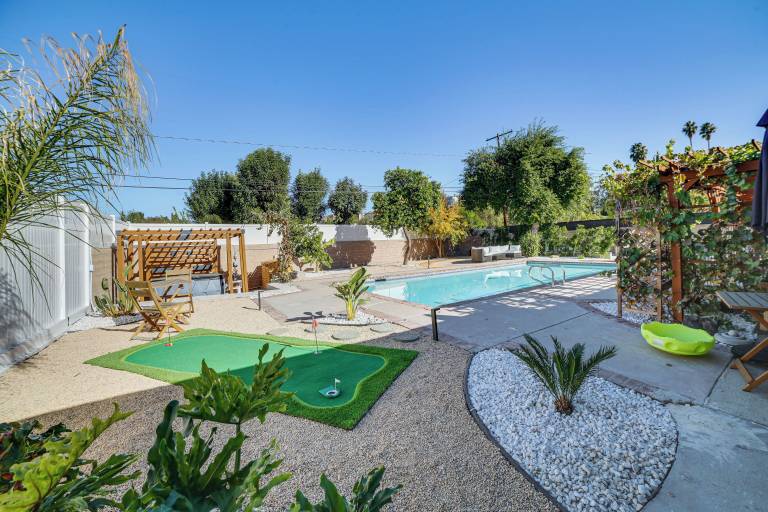 House  Woodland Hills