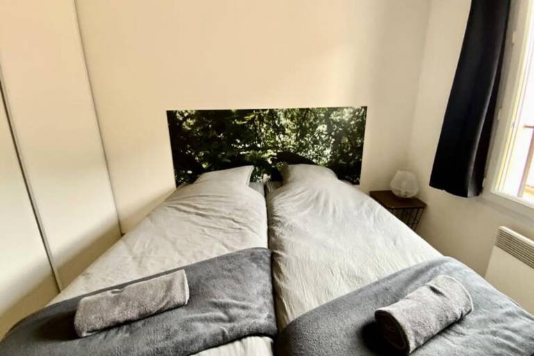 Apartment with pool — photo 4