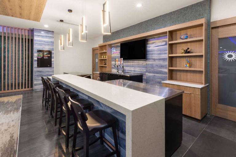 La Quinta Inn & Suites by Wyndham El Paso East Loop-375 — photo 3