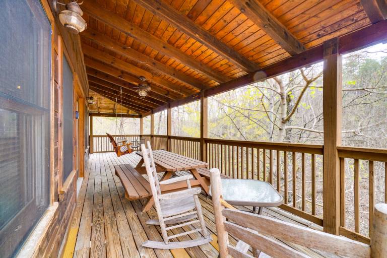 Sevierville Cabin w/ Hot Tub  4 Mi to Nat’l Park! — photo 4