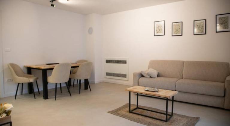 Apartment with patio & garden — photo 5