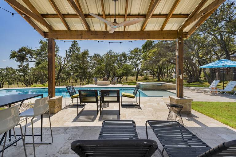 House with hot tub, yard & private pool | Suitable for remote work — photo 5