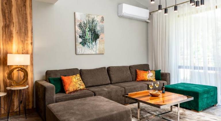 Holiday apartment with yard & patio — photo 4