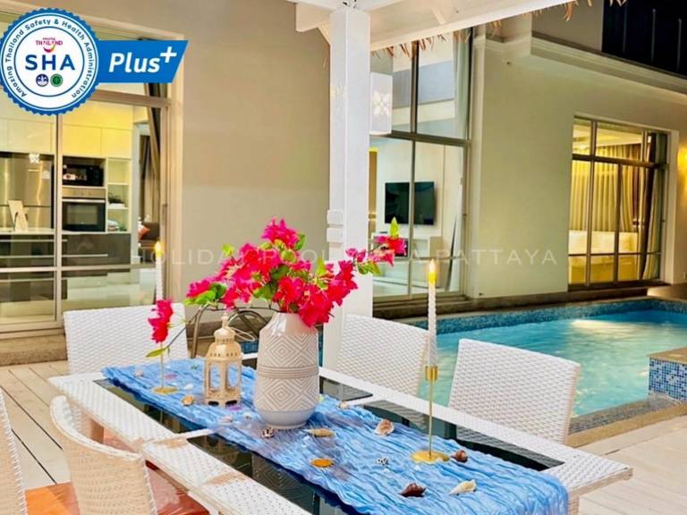 Villa with yard, pool & jacuzzi | Perfect for remote work | Pets allowed in Chonburi