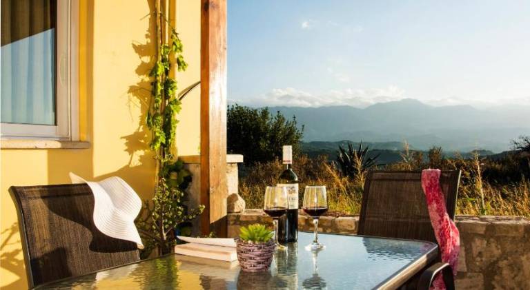 Apartment with pool, patio & garden | Pets are welcome — photo 3