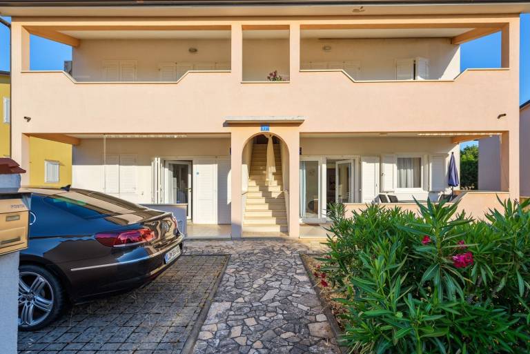 Picturesque apartment just 60 metres from the beach with sea views and private parking in Umag