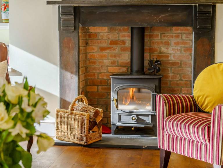 Fully equipped charming cottage with yard | Pets are welcome — photo 4