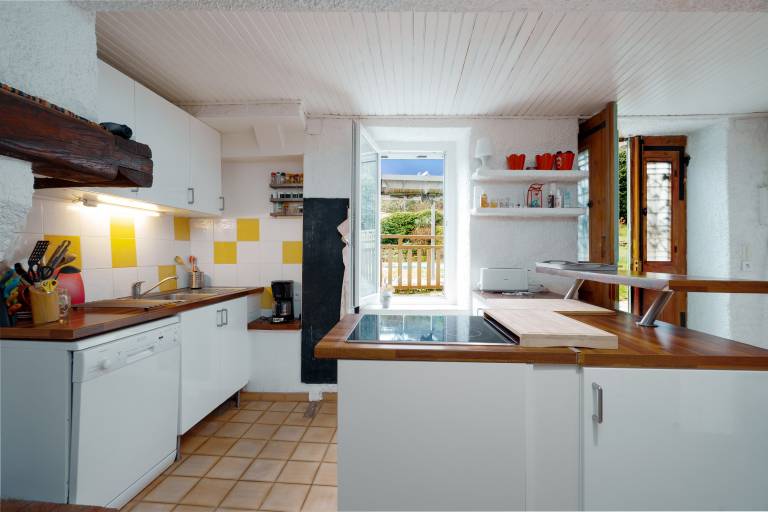 House with patio, BBQ & private pool — photo 3