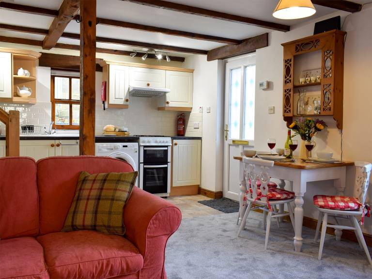 Family-friendly cottage with patio | Pets allowed — photo 4