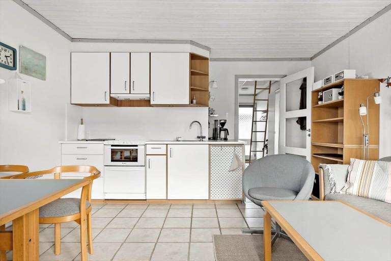 Vacation home with patio & BBQ | Sea view — photo 4